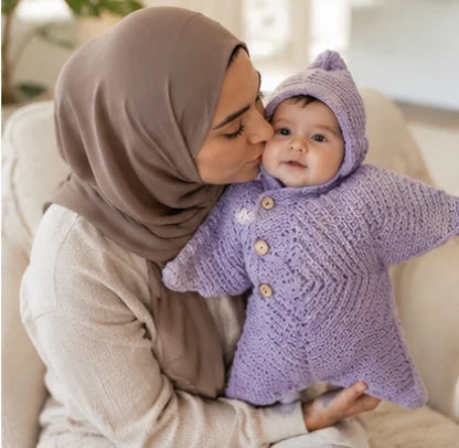 Mamma con hijab e bebè in Baby Starz viola